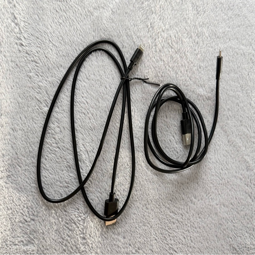 5/$25 🎆 Gently Used Set of 2 iPhone Chargers - USB A to Lightning